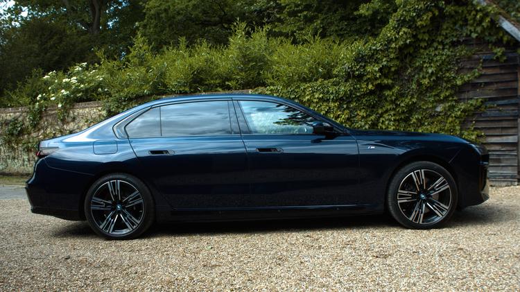BMW I7 SALOON 400kW xDrive60 Excellence 105.7kWh 4dr Auto